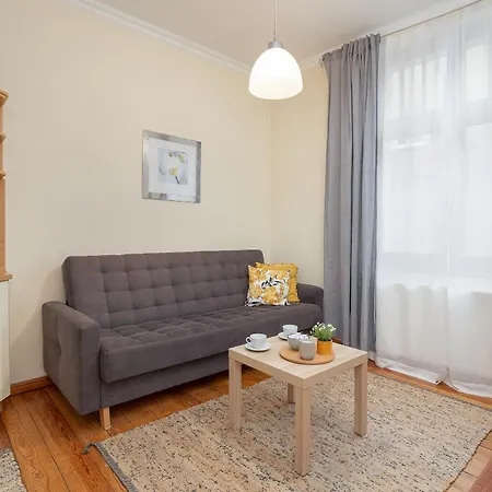 Charming Located Near The Promenade In By Renters *